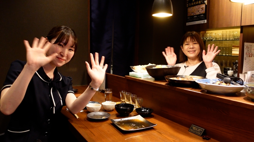 菜々いろの店内・女将さんと川六スタッフ