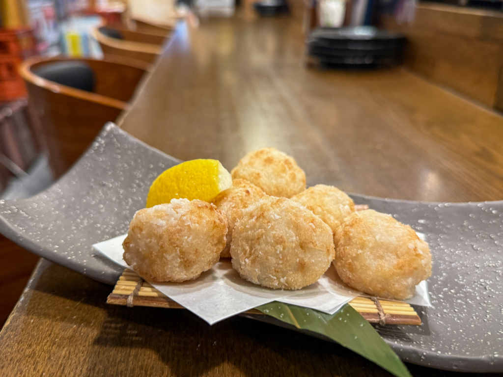 海老と山芋の揚げしんじょ　748円
