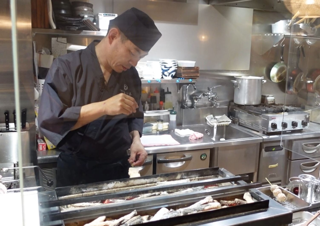 炭火串焼 とり隆の近石店長