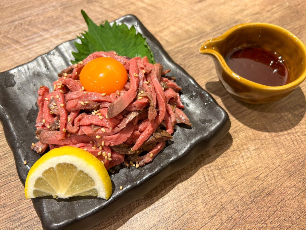 直火焼ローストビーフのユッケ　1,180円