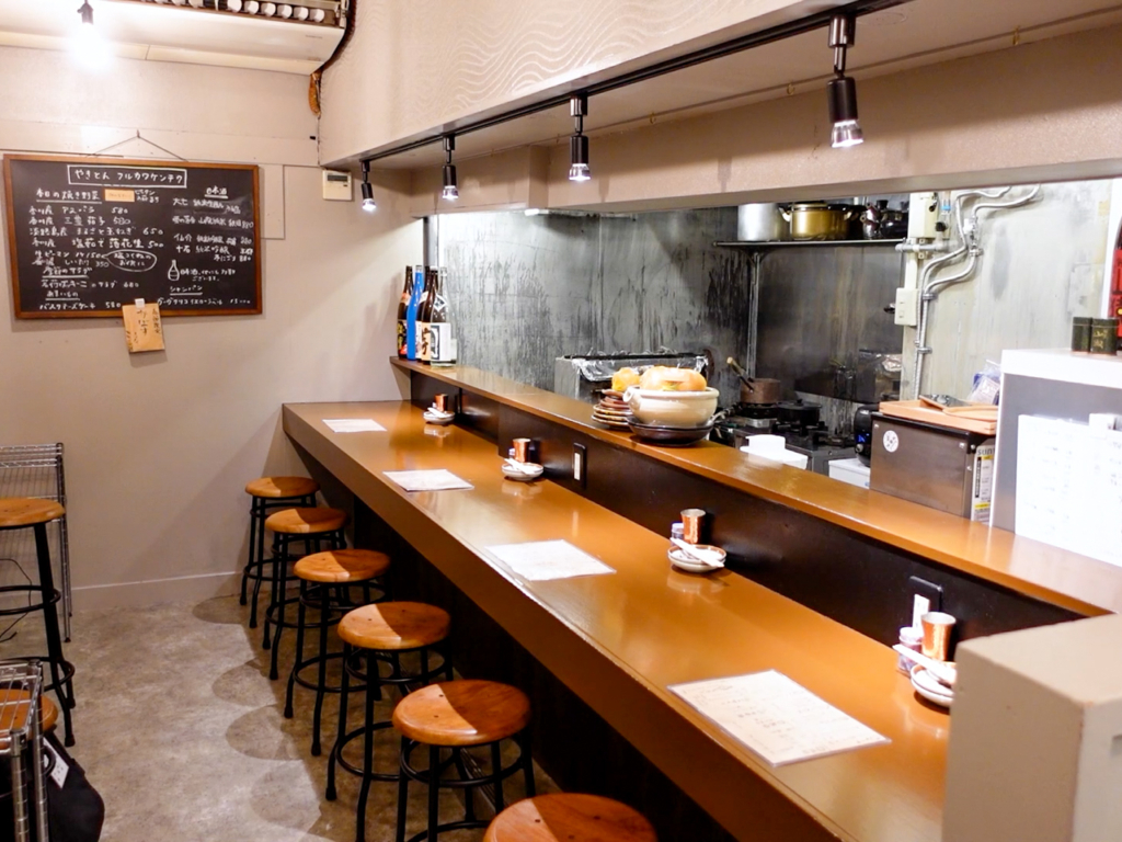 やきとん フルカワケンチクの店内