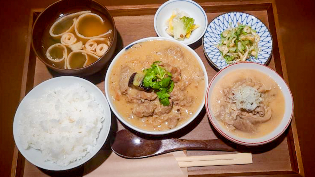 ランチ「もつ煮定食」